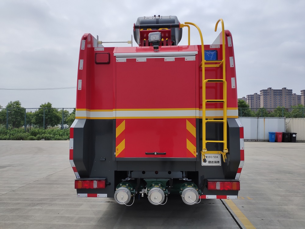 捷达消防牌SJD5380GXFPM180/SDA泡沫消防车公告图片