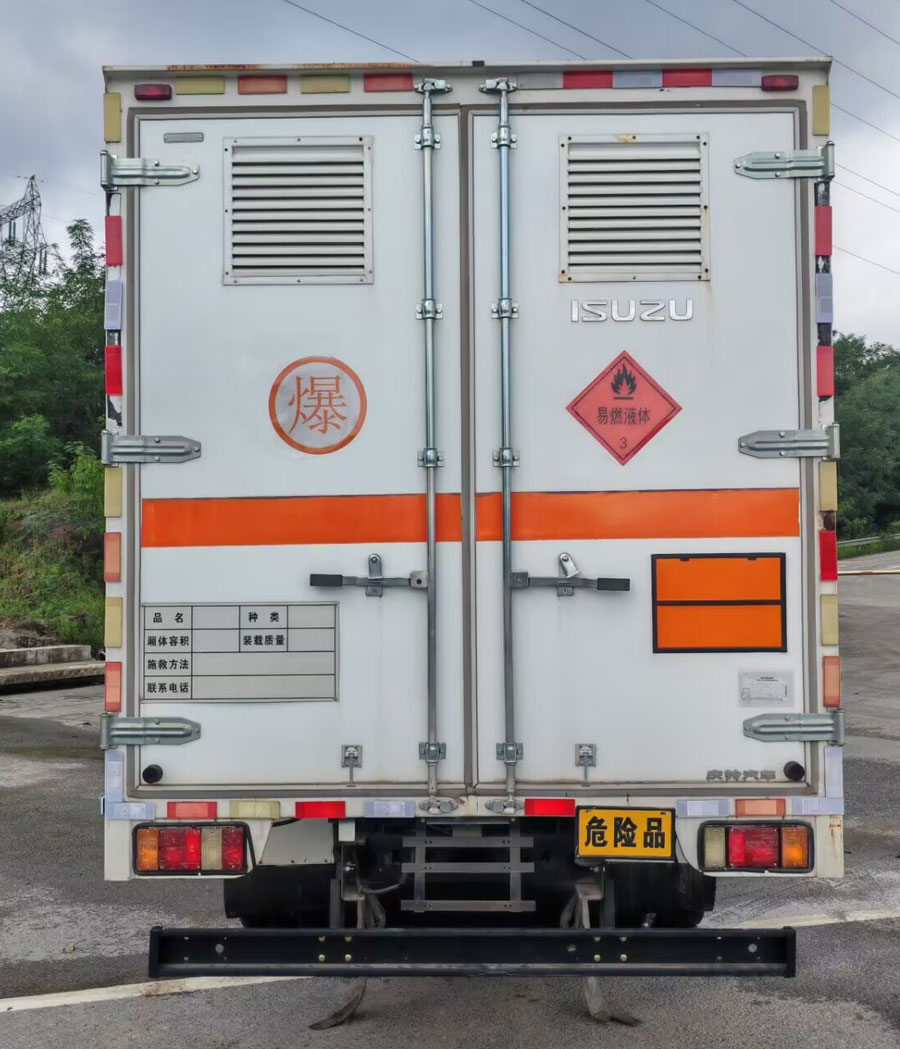 慶鈴牌QL5080XRYBUKAJ易燃液體廂式運(yùn)輸車公告圖片
