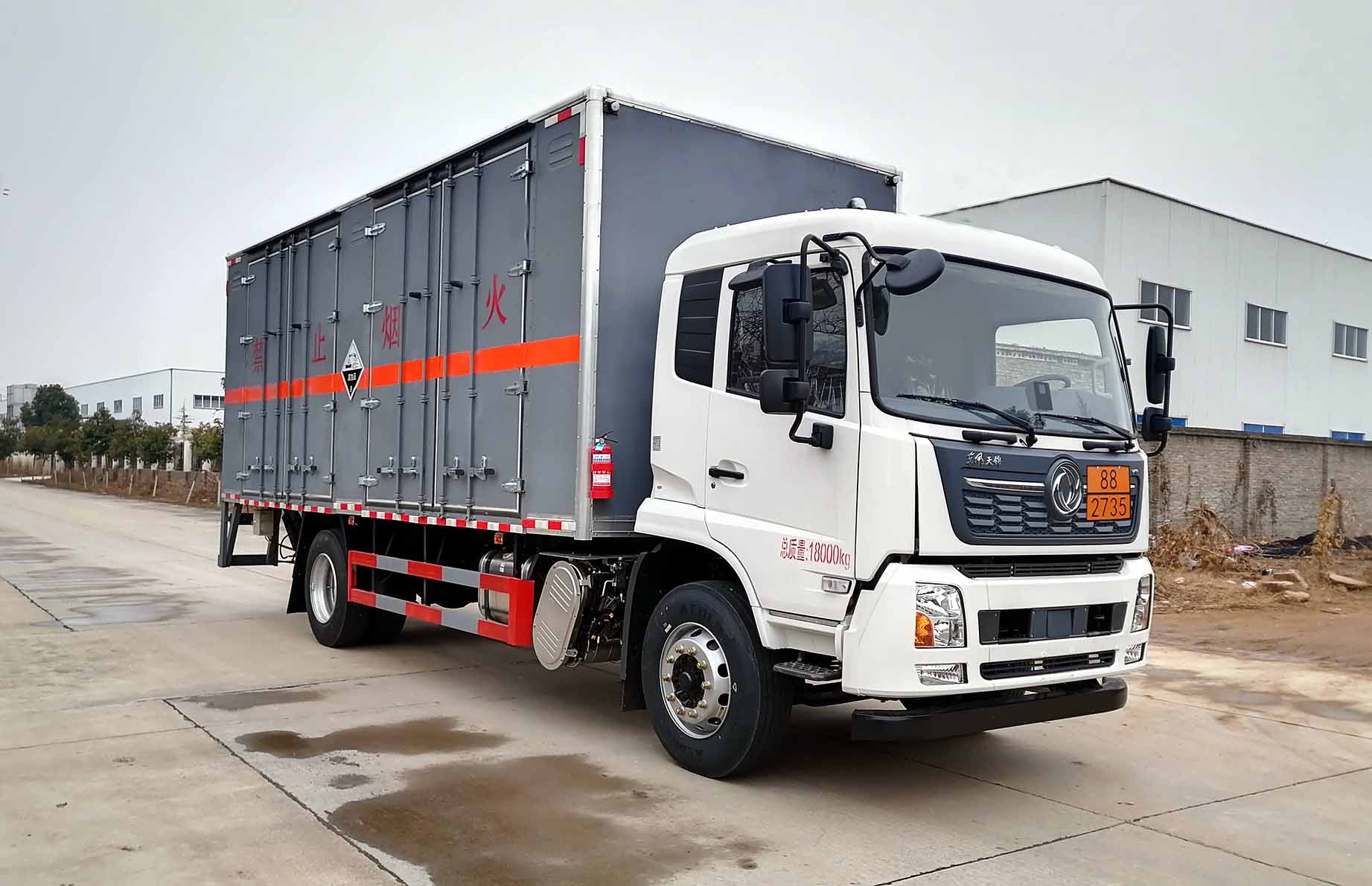 大力牌DLQ5181XFWDFH6腐蚀性物品厢式运输车