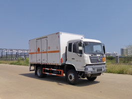 爆破器材运输车