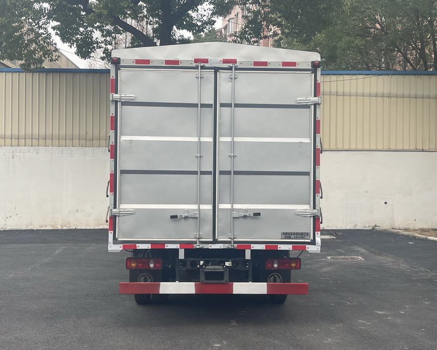 東風(fēng)牌EQ5040CCYL6D倉柵式運(yùn)輸車公告圖片