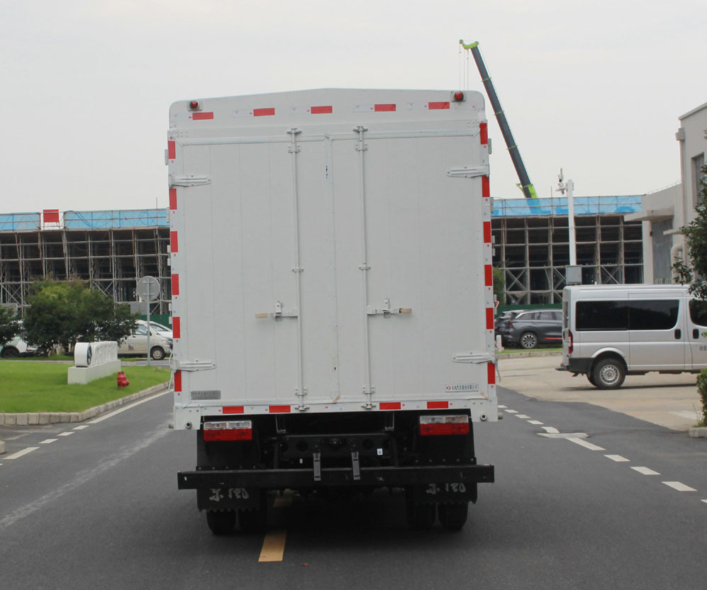 東風(fēng)牌EQ5041CCY7TDFAC倉(cāng)柵式運(yùn)輸車公告圖片