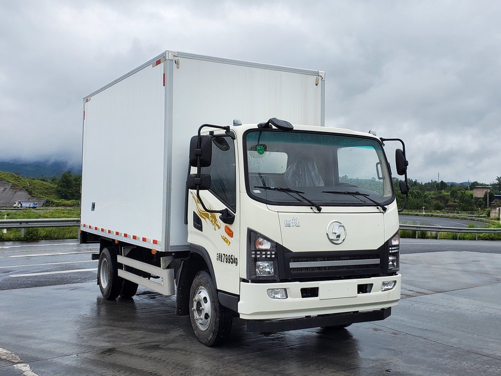 陜汽牌SX5080XXYNP6331廂式運(yùn)輸車(chē)公告圖片