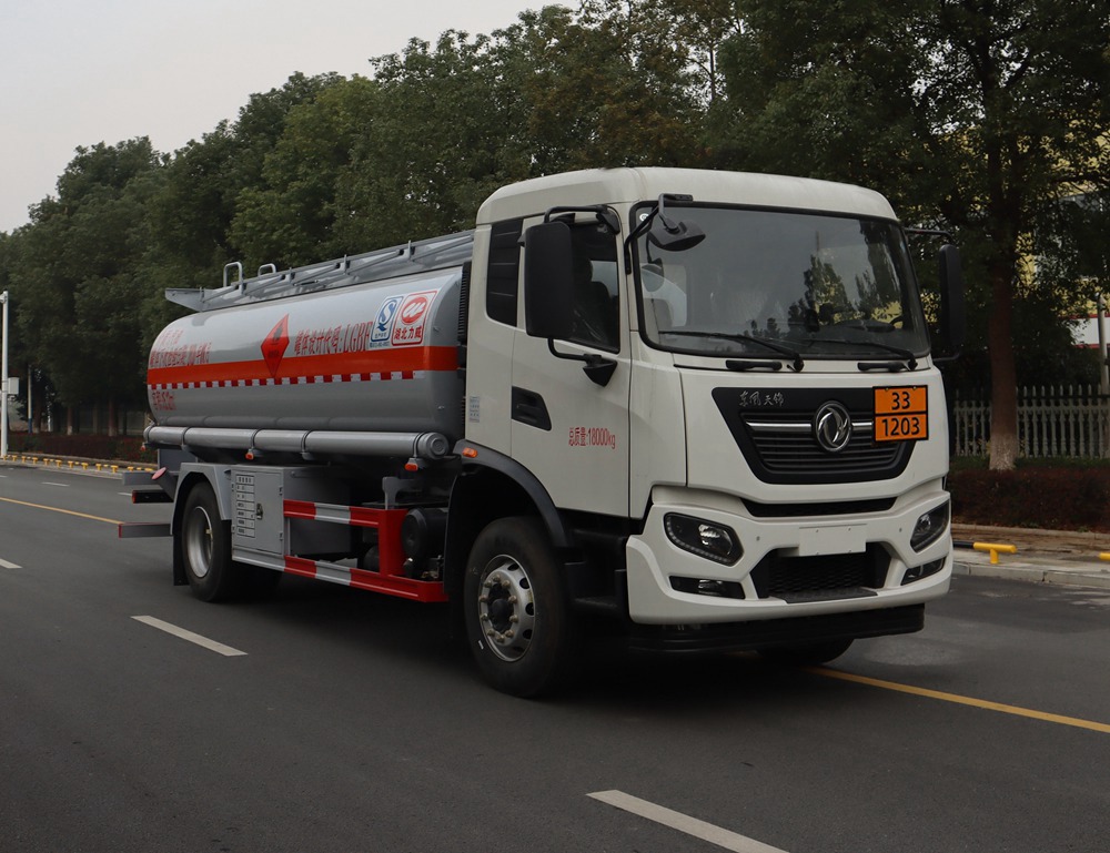 中汽力威牌HLW5180GJYDF6加油车