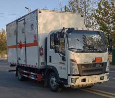 专威牌HTW5047XRYZZ5易燃液体厢式运输车