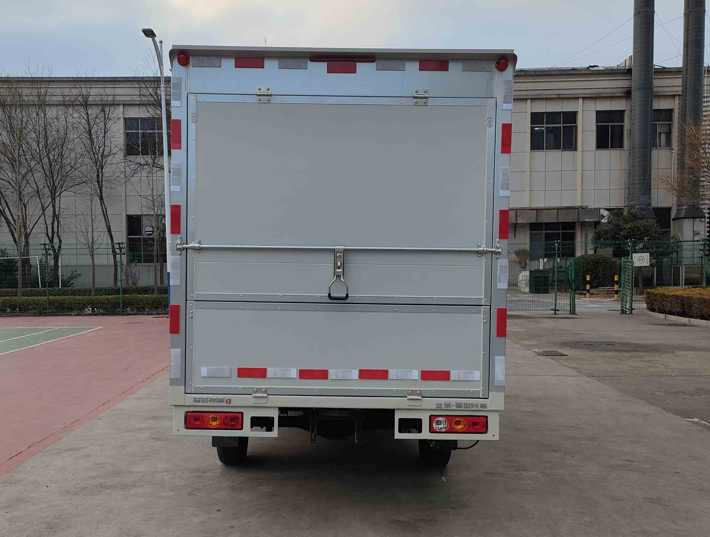福田牌BJ5030XYK6AV6-73翼开启厢式车公告图片
