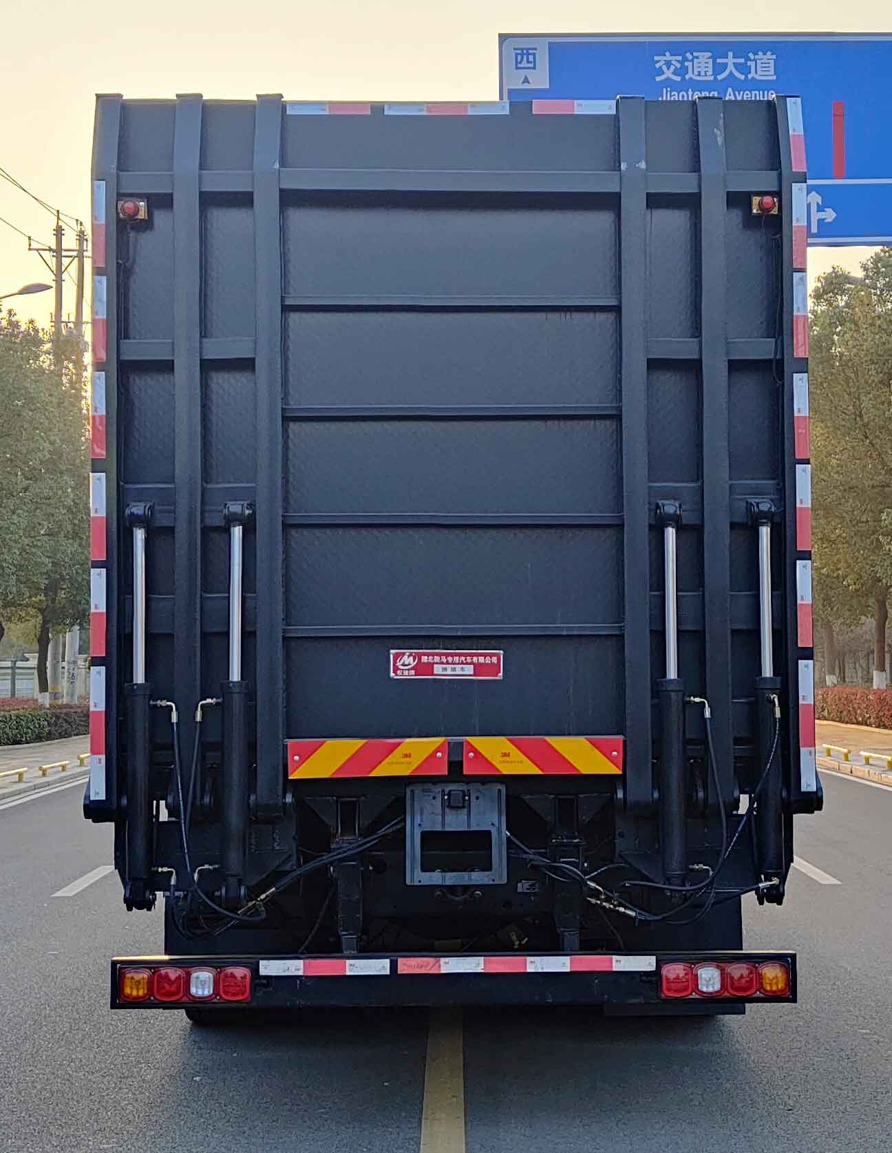 權(quán)駿牌JJJ5411TQZSX6清障車公告圖片