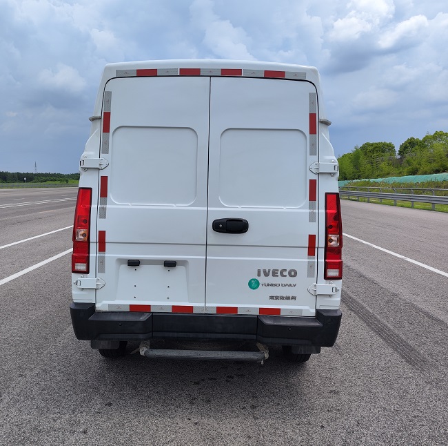 依維柯牌NJ5046XXYACC廂式運(yùn)輸車公告圖片