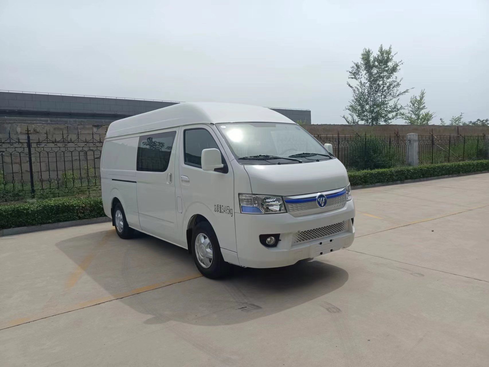 中卫诚信牌AZW5030XBYEV1纯电动殡仪车