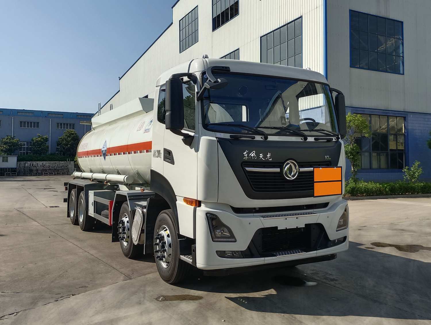 QXC5320GFWD6型腐蚀性物品罐式运输车图片