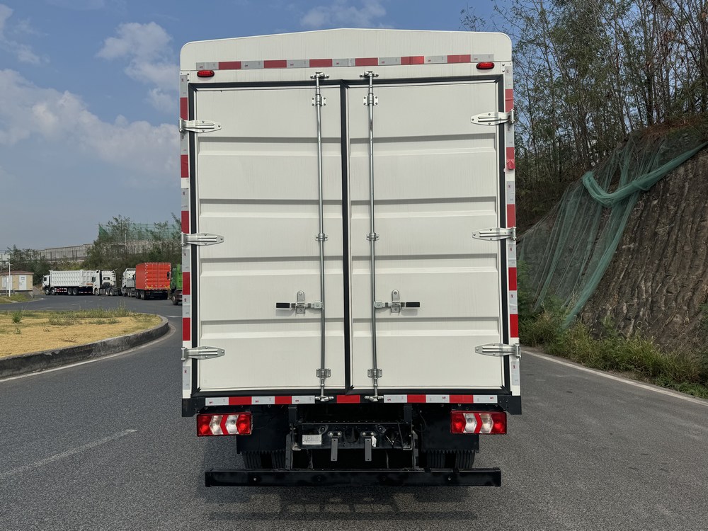 陜汽牌SX5048CCYBEV341N純電動(dòng)倉柵式運(yùn)輸車公告圖片