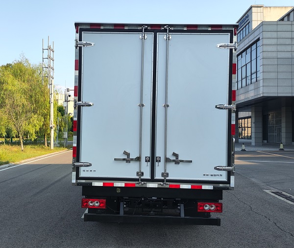 福田牌BJ5045XLCEV12纯电动冷藏车公告图片