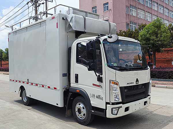 程力威牌CLW5041XCCBXZ餐车