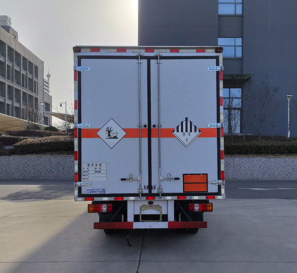 程力牌CL5071XZW6BXW杂项危险物品厢式运输车公告图片