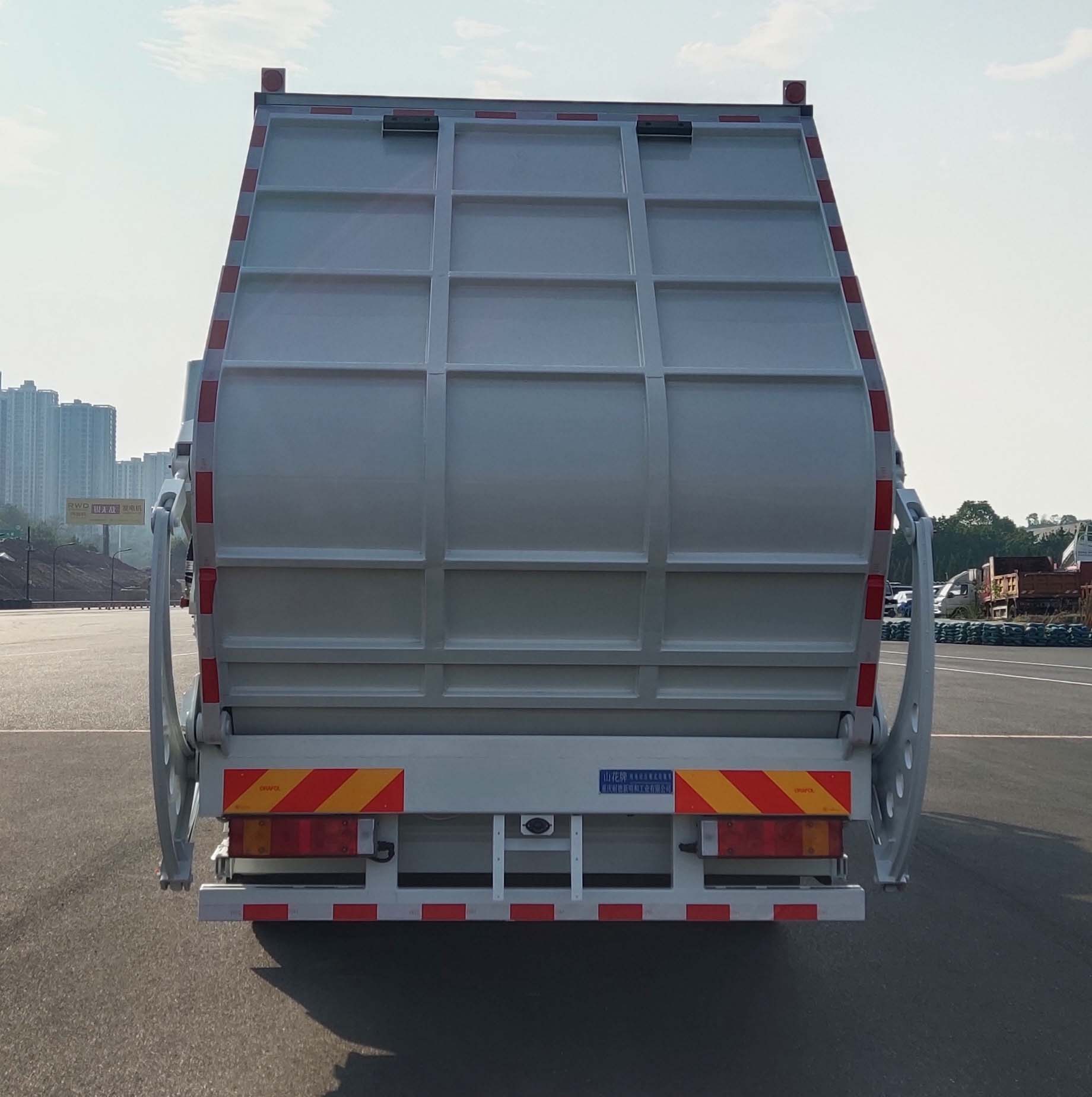 山花牌JHA5323ZYSDFABEV純電動壓縮式垃圾車公告圖片