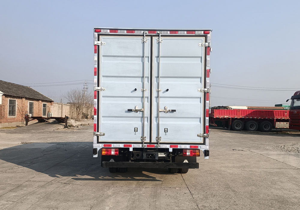 豪沃牌ZZ5047XXYF3313Z145BEV6纯电动厢式货车公告图片