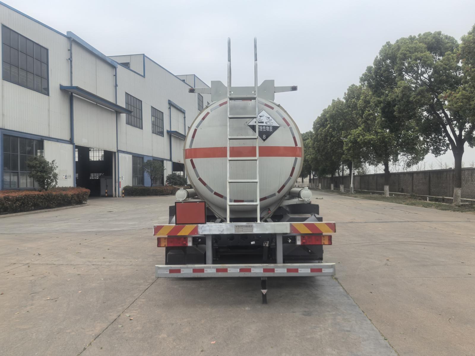 齐星牌QXC5320GFWD6A腐蚀性物品罐式运输车公告图片