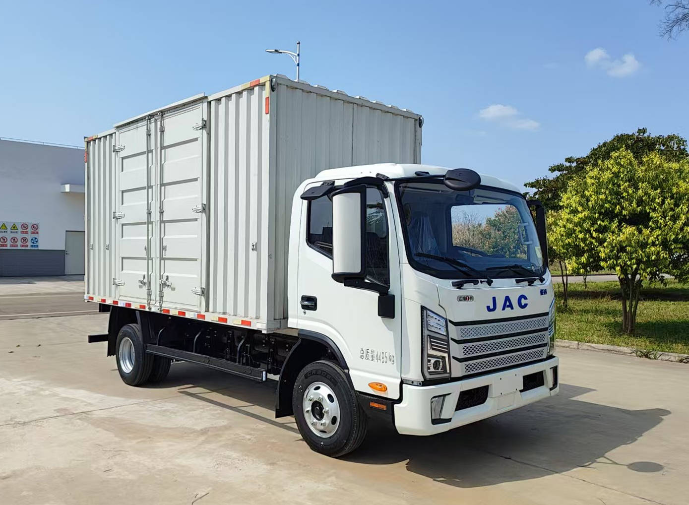 江淮牌HFC5043XXYP5EV1N纯电动厢式货车