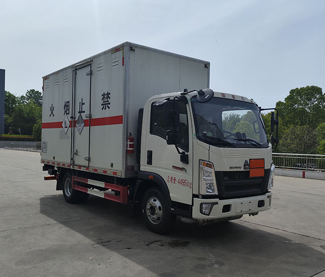 程力牌CL5046XZW6BXW杂项危险物品厢式运输车
