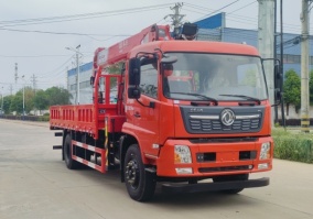 随车起重运输车