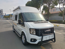旅居车