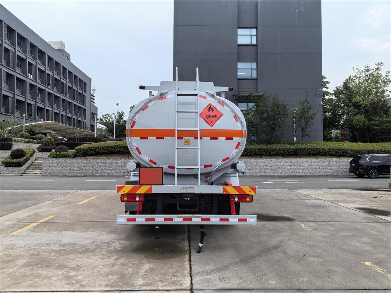 齐星牌QXC5263GRYD6A易燃液体罐式运输车公告图片