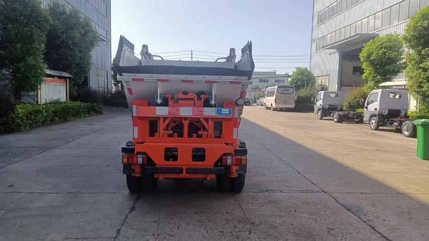 三联牌YSY5046ZZZBEV纯电动自装卸式垃圾车公告图片