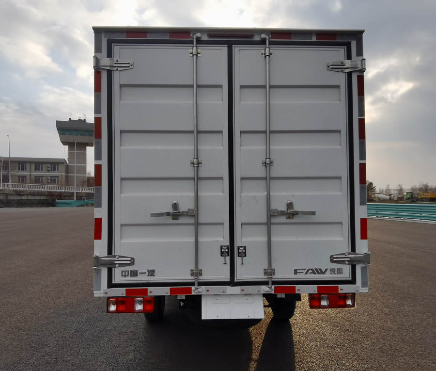 解放牌CA5022XXYP37Q04L2E6A87廂式貨車公告圖片