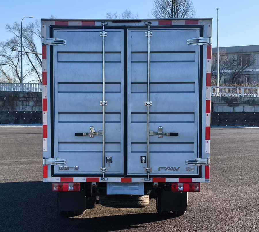 解放牌CA5031XXYP37Q05L2E6A87廂式貨車公告圖片