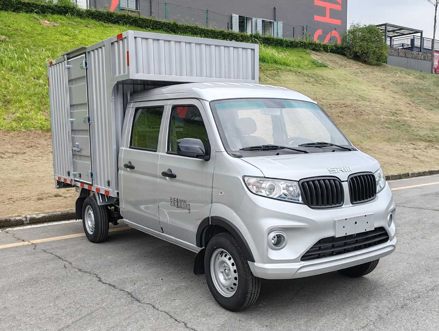 JKC5031XXYS6A0型厢式货车图片