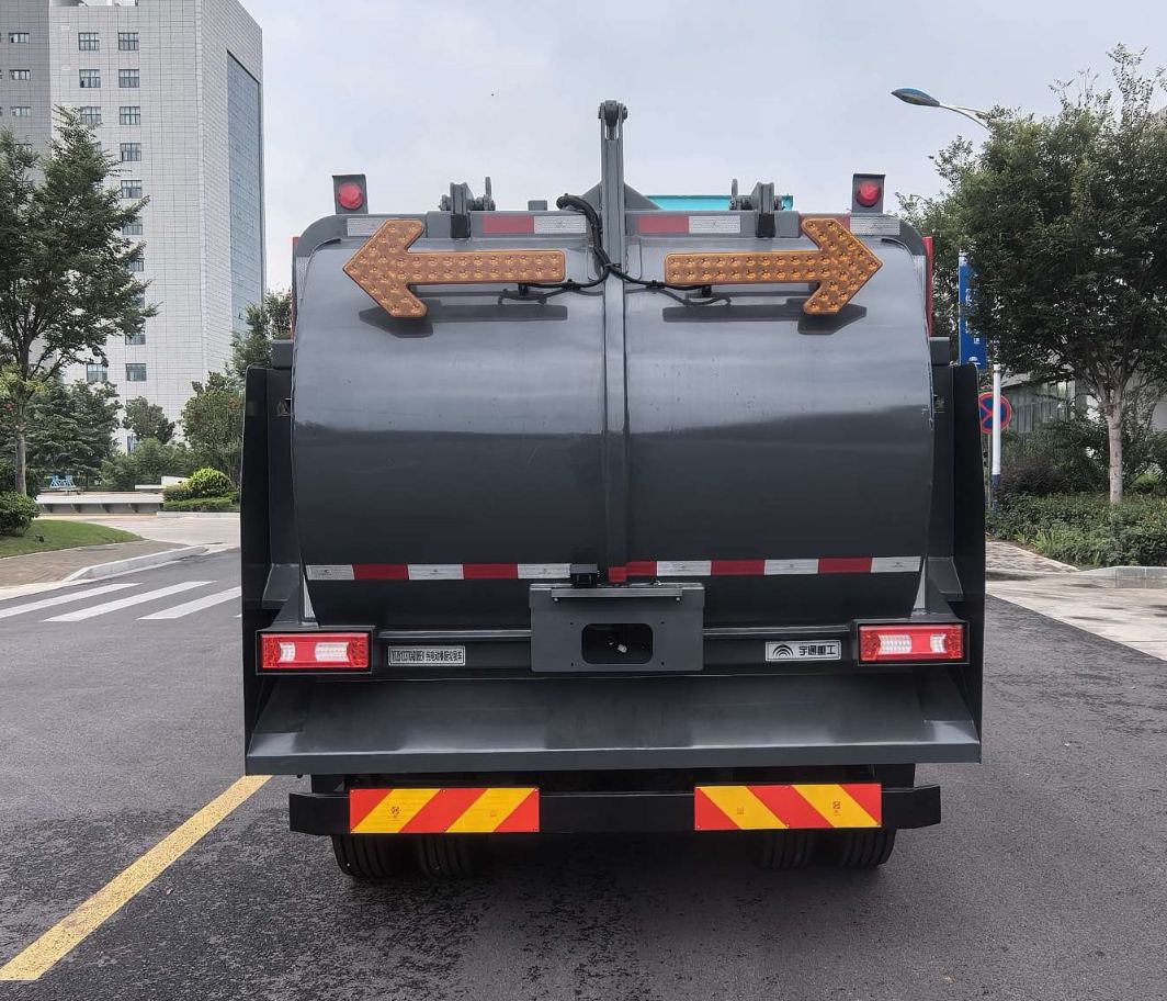 宇通牌YTZ5121TCAD3BEV純電動(dòng)餐廚垃圾車公告圖片