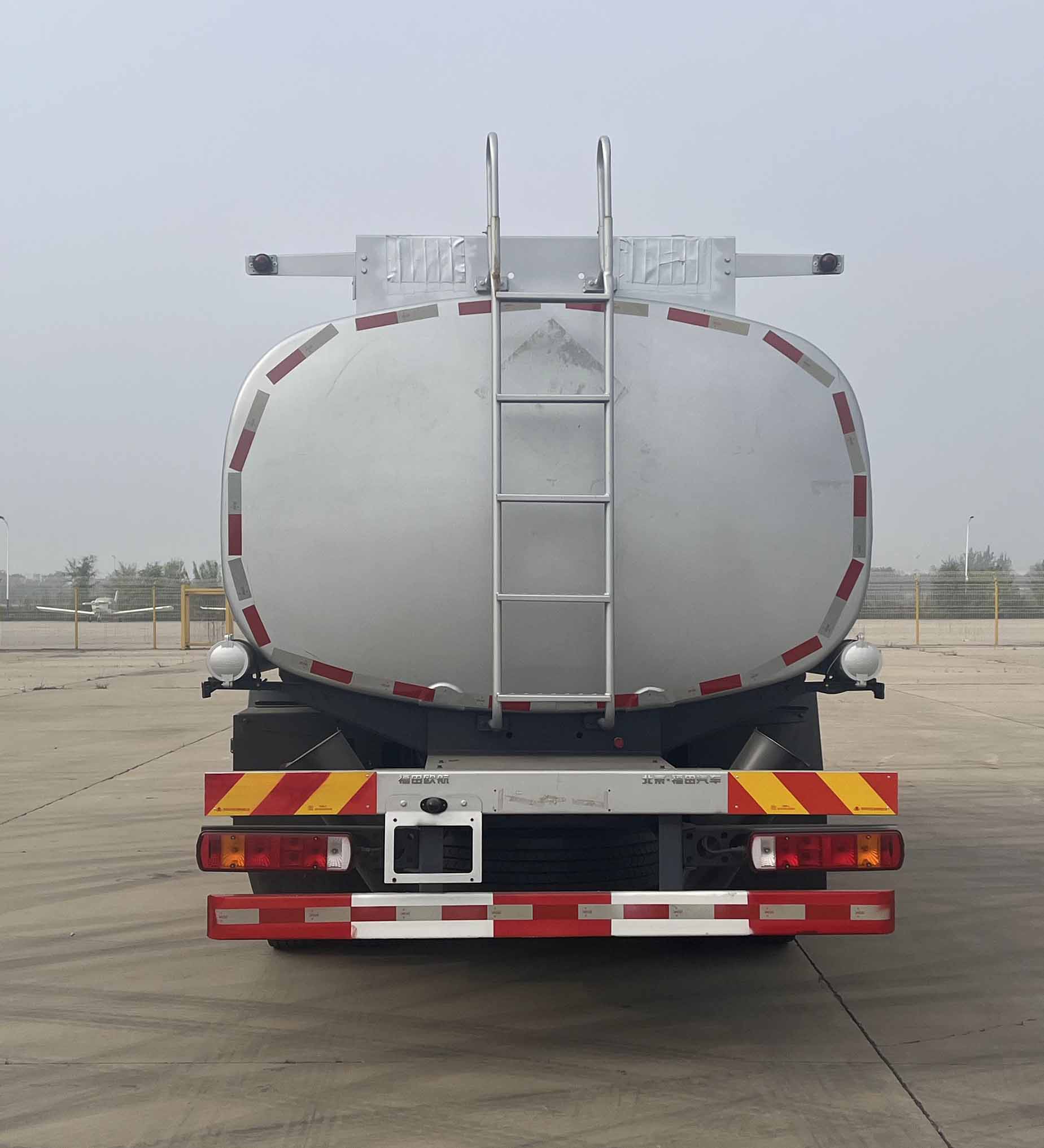 福田牌BJ5186TGY-FM供液车公告图片