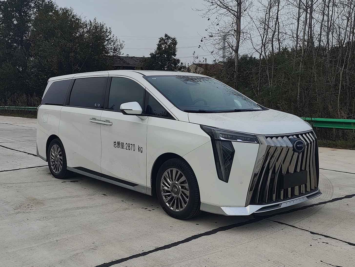 LYP5033XDWHEV型混合动力流动服务车图片