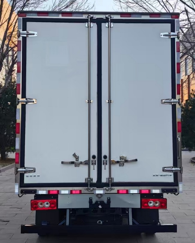 福田牌BJ5048XLCPHEV2插电式混合动力冷藏车公告图片