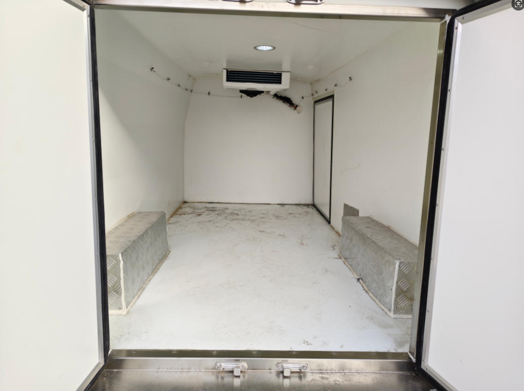 霸王龍牌BWL5031XLCBEVGS1純電動(dòng)冷藏車公告圖片