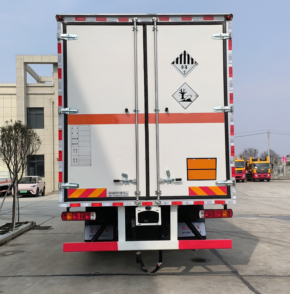 百捷牌QYY5187XZWZZ6雜項(xiàng)危險(xiǎn)物品廂式運(yùn)輸車公告圖片
