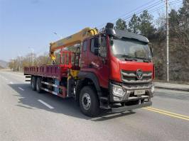 随车起重运输车