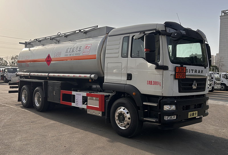 CLQ5263GRY6ZZ型易燃液体罐式运输车图片