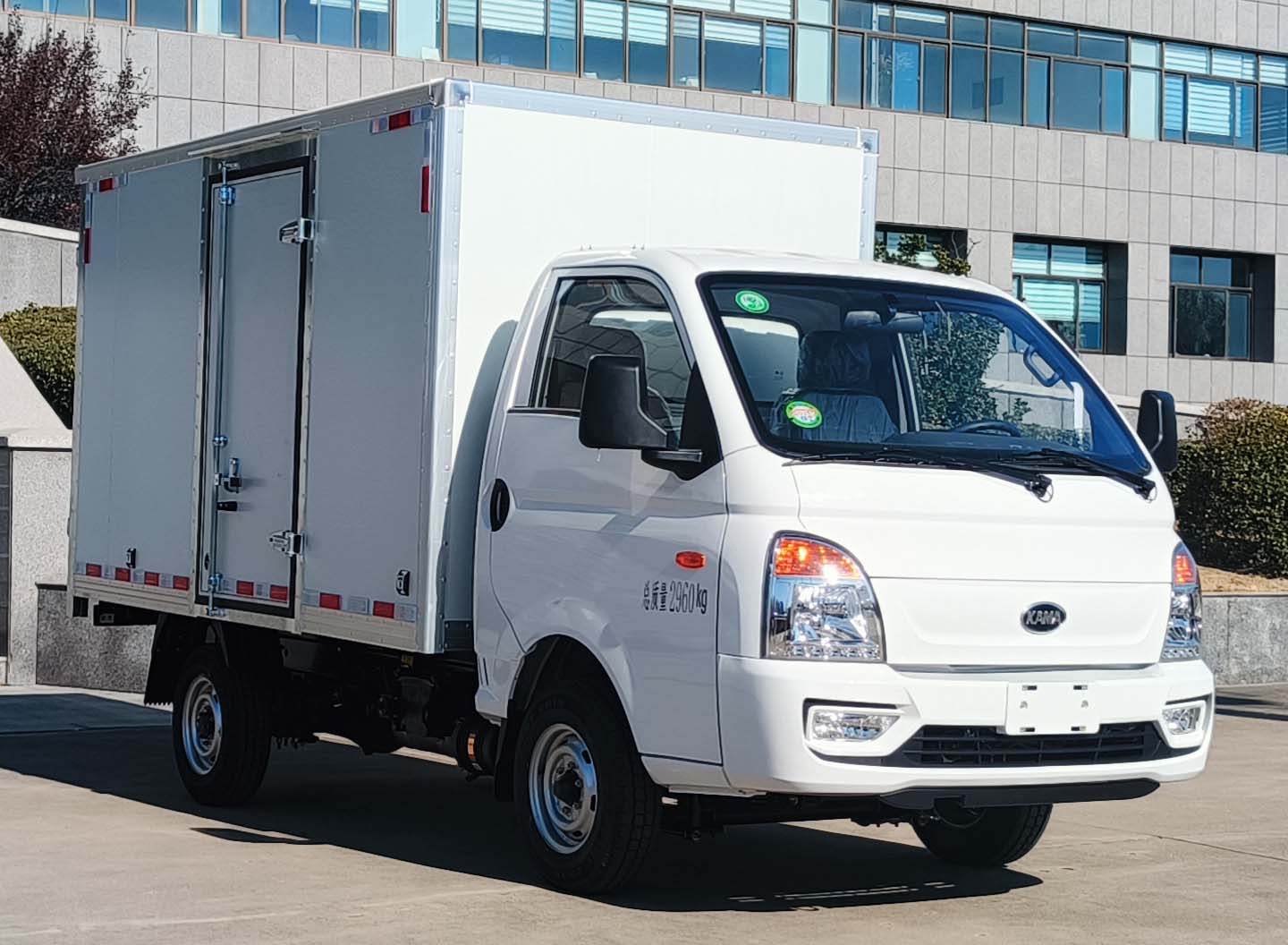 KMC5036XXYQS280D6型厢式货车图片