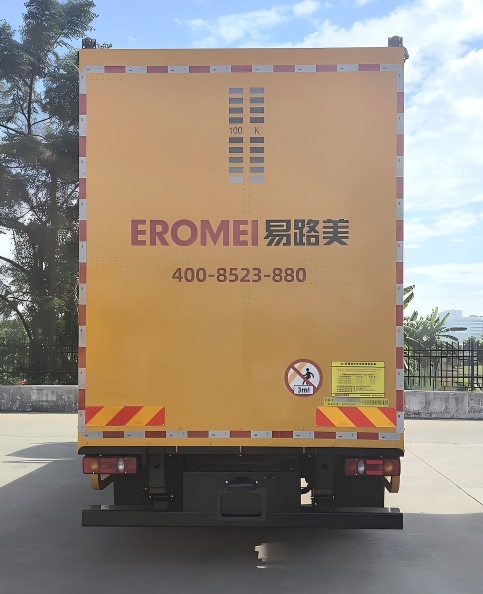 路仕盾牌YLM5125TFZHTJ防撞缓冲车公告图片