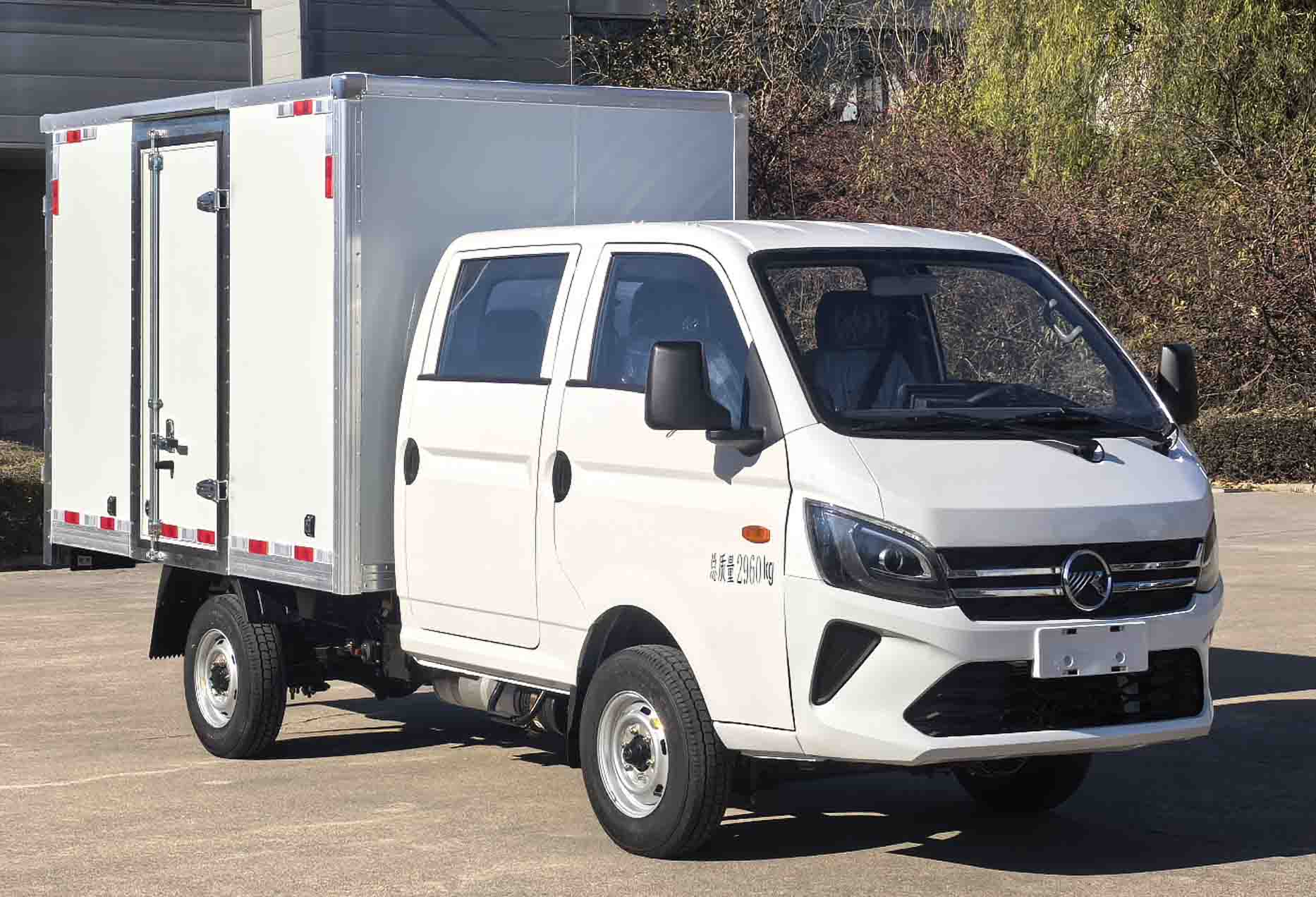 KMC5036XXYQS300S6型厢式货车图片