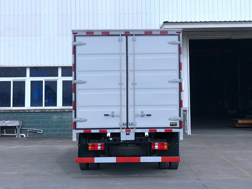 豪曼牌ZZ5048XXYG17FB5廂式運(yùn)輸車公告圖片