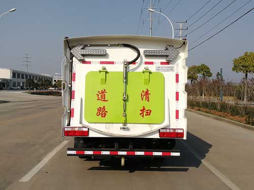扫路车图片