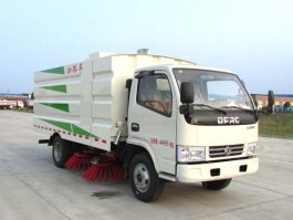 东风股份多利卡D6 CSC5045TSL6扫路车