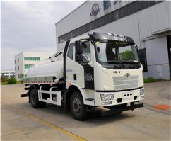 吸粪车