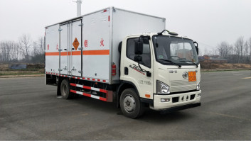 爆破器材运输车