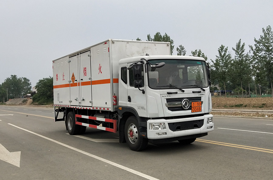 大力牌DLQ5180XQYEQ6爆破器材運(yùn)輸車公告圖片