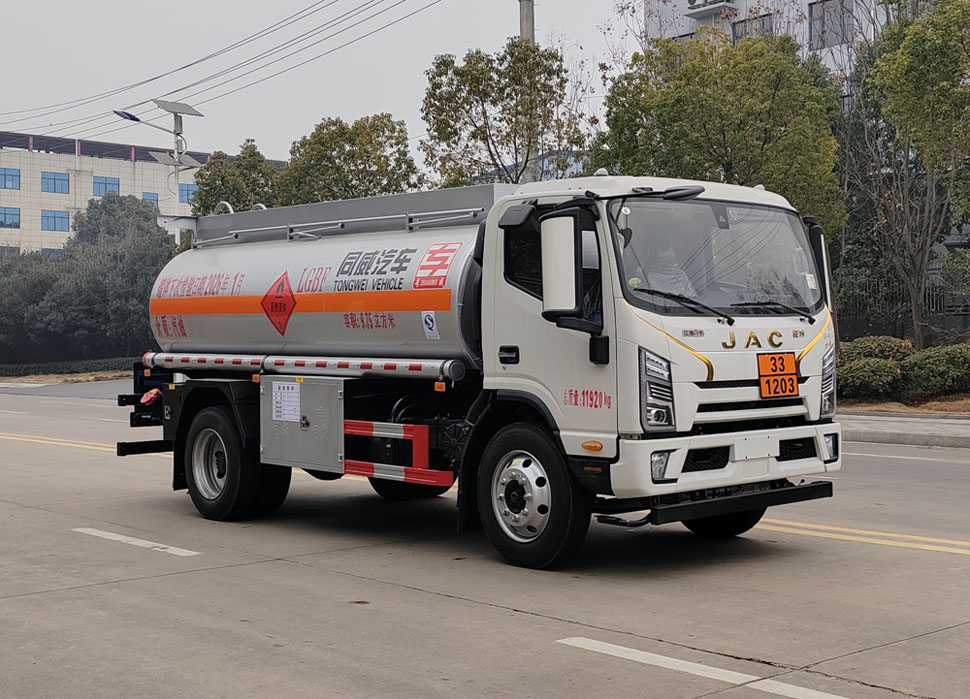 专威牌HTW5121GJYJHQ6加油车