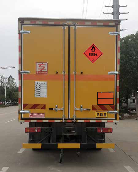 专威牌HTW5181XRYD6易燃液体厢式运输车公告图片