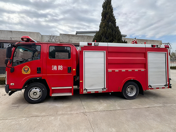 新東日牌YZR5100GXFSG30/Q6水罐消防車公告圖片